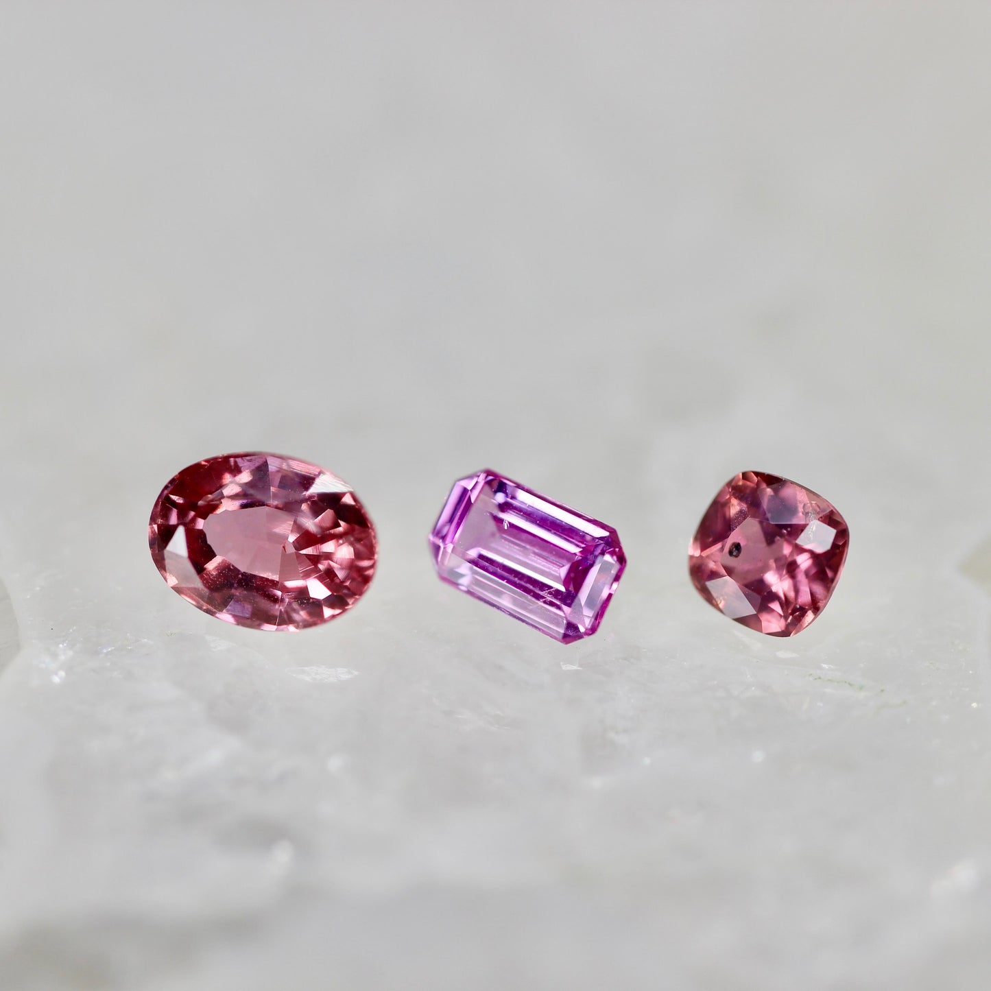 エメラルドカット パパラチアサファイア 0.202ct  3.9mm×2.4mm×1.3mm【MJ2581】