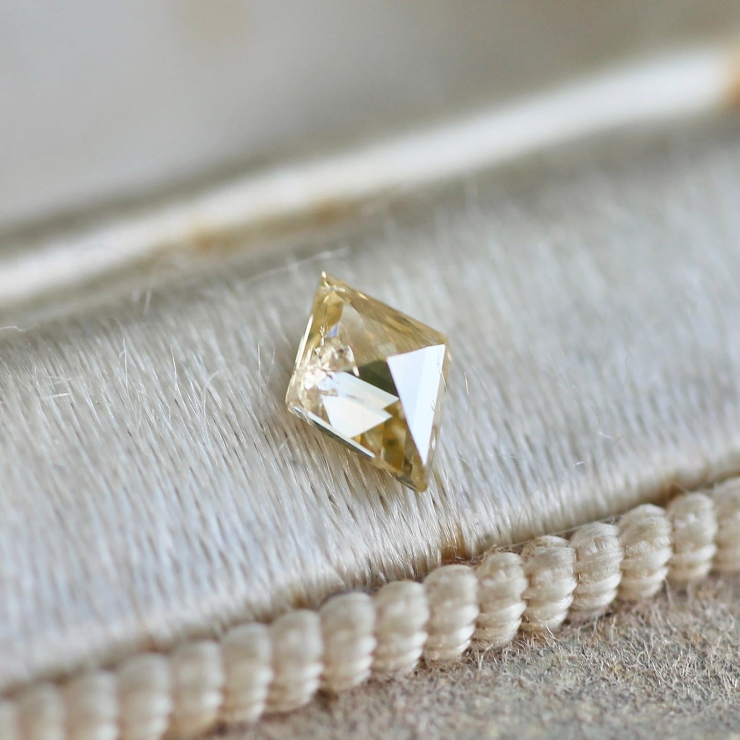 ダイヤカット シャンパンブラウンダイヤモンド 0.15ct 4.6mm×3.4mm-1.6mm 【MJ2469】