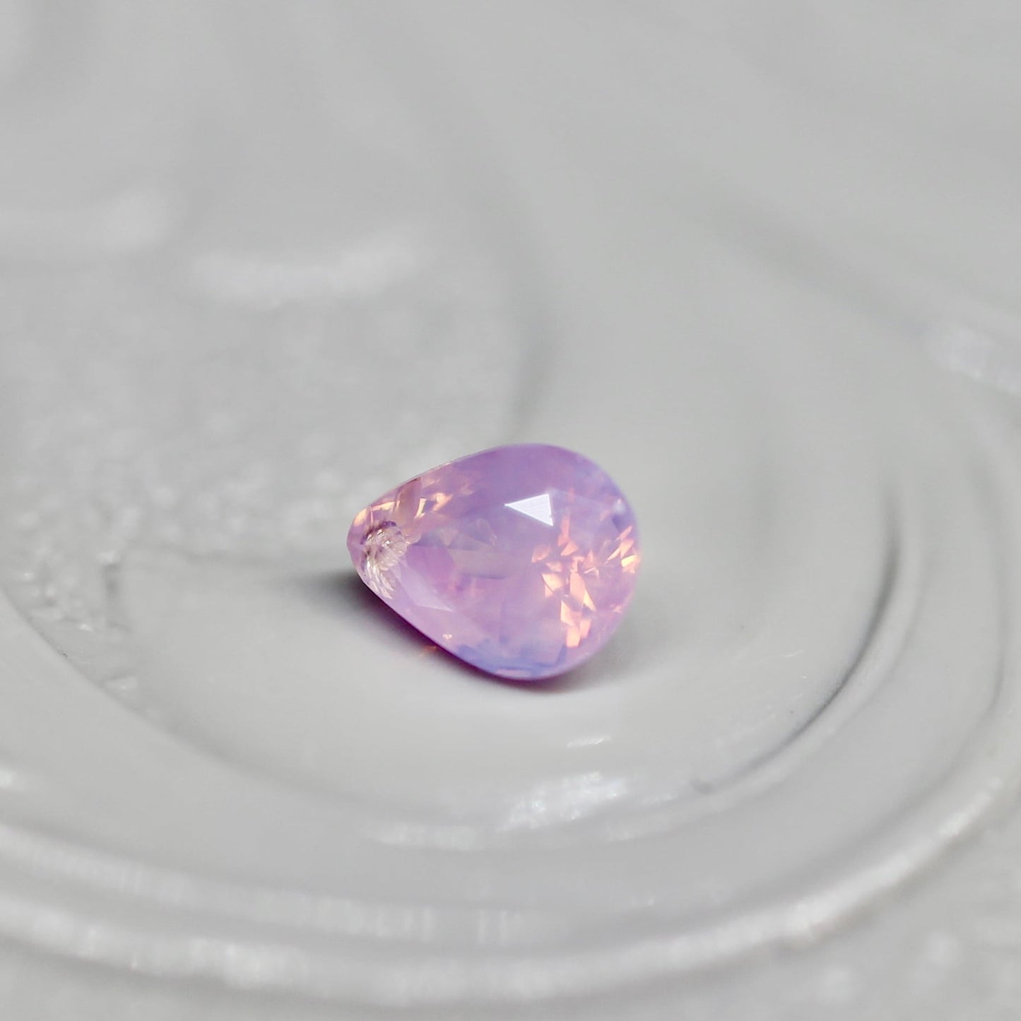 ペアシェイプカット シルキーパープルピンクサファイア　0.19ct  3.6mm×2.6mm×1.9mm 【MJ2525】