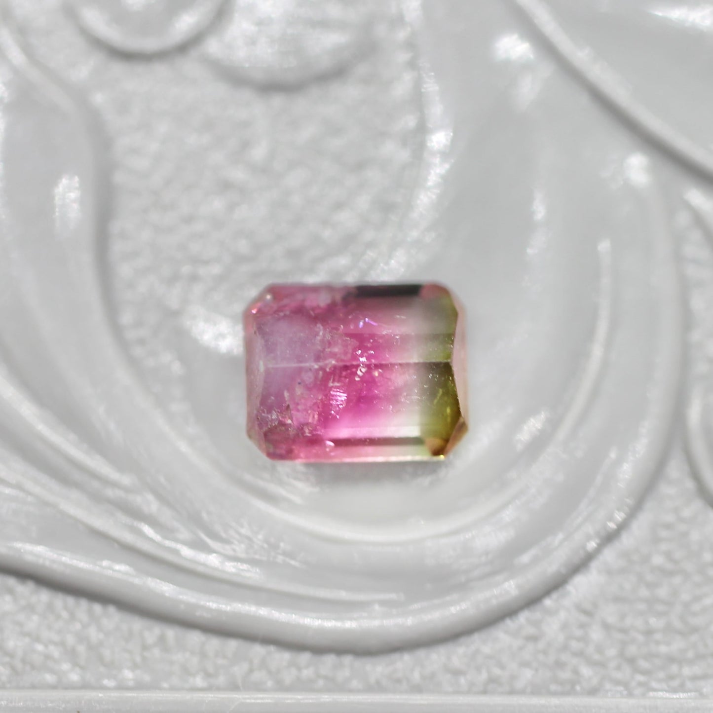 パーティーカラードトルマリン 0.50ct エメラルドカット 5.1mm×4.1mm×2.7mm【MJ2663】