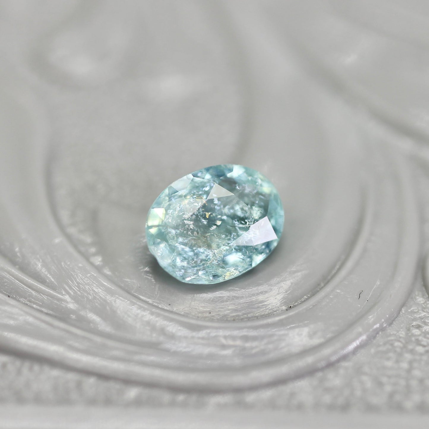 パライバトルマリン モザンビーク産 0.28ct オーバルカット 5.2mm×4.0mm×2.0mm【MJ2740】