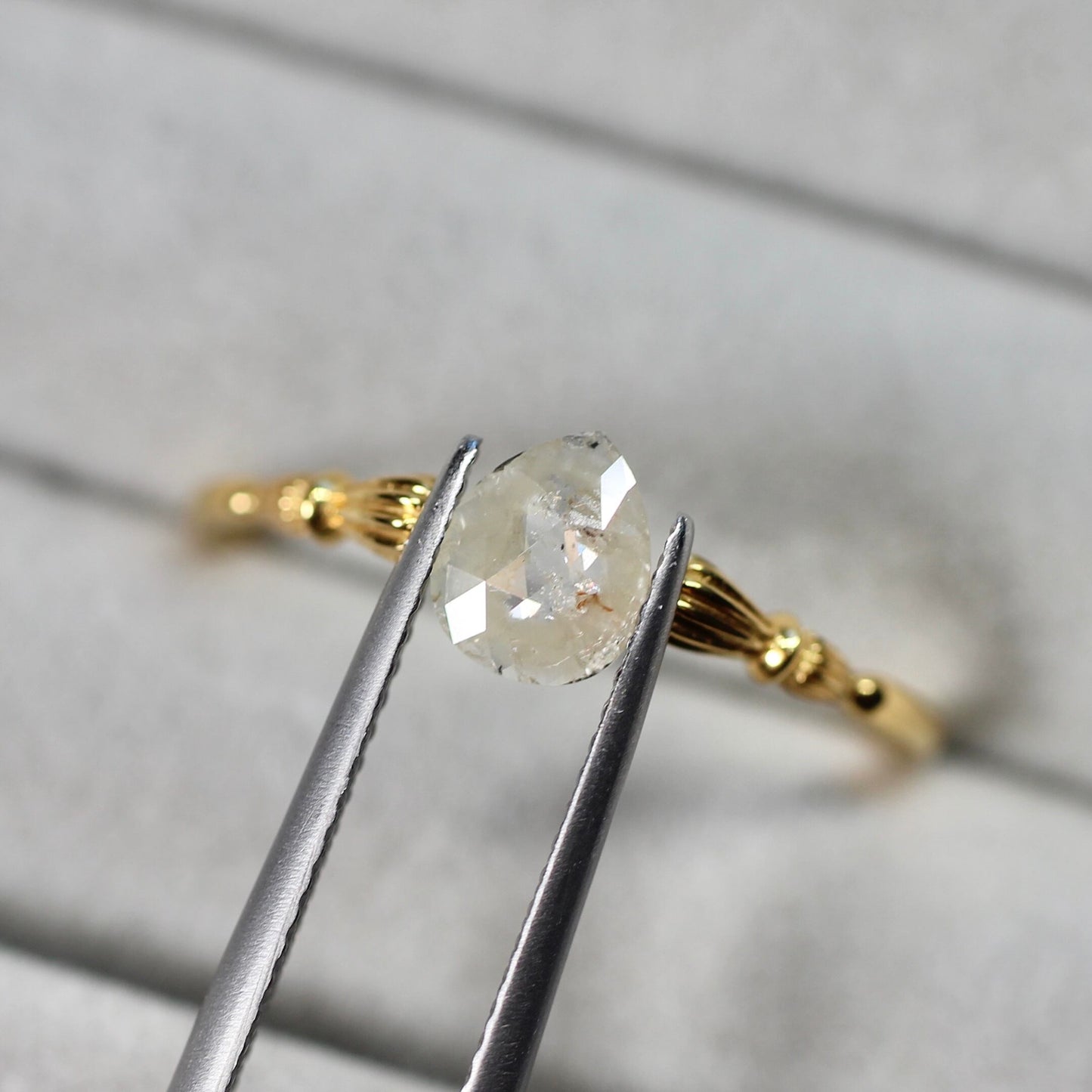 ペアシェイプカット ナチュラルダイヤモンド 0.37ct 6.1mm×4.9mm-0.8mm 【MJ2484】
