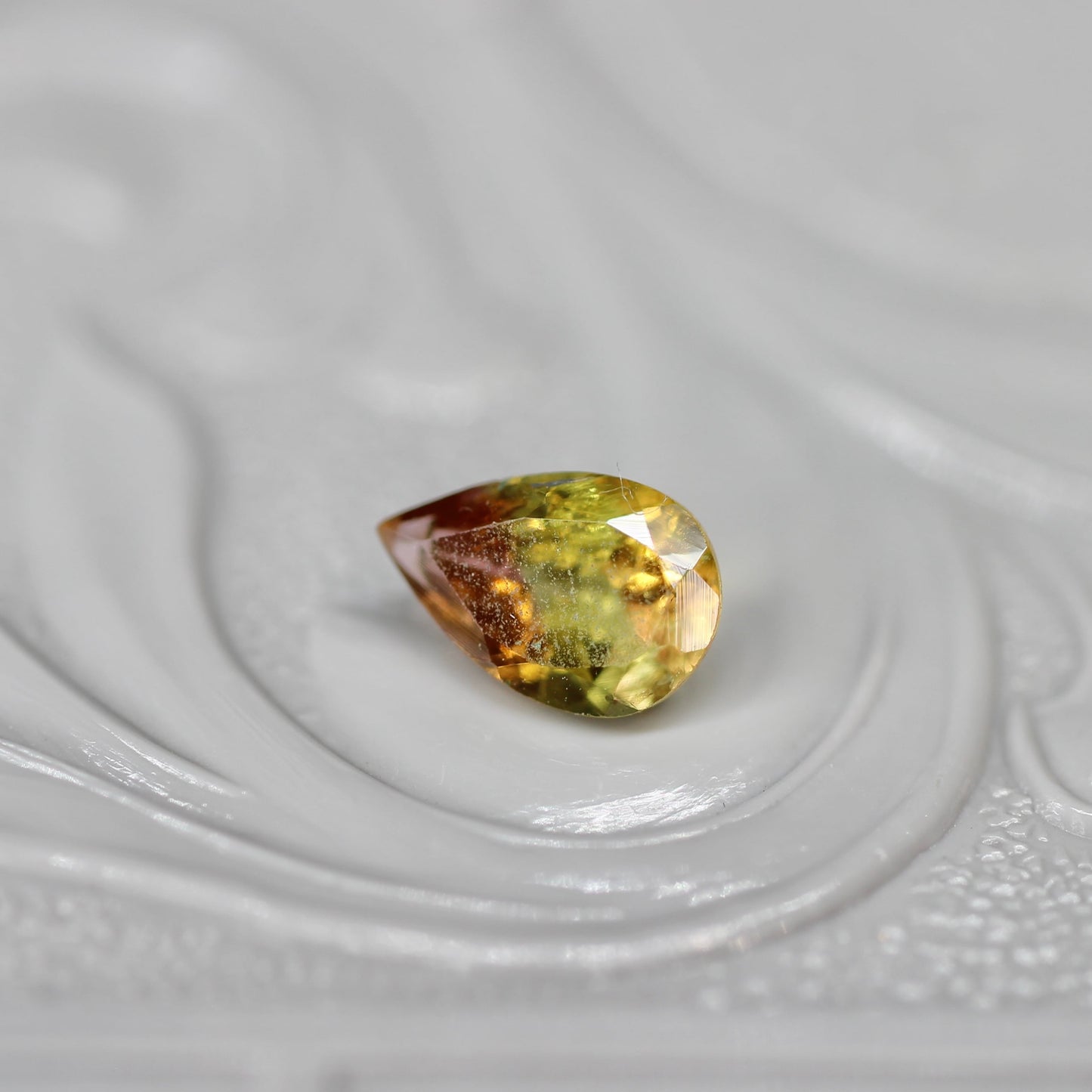 ペアシェイプ パーティーカラード トルマリン 0.45ct  6.0mm×4.0mm×2.6mm【MJ2571】