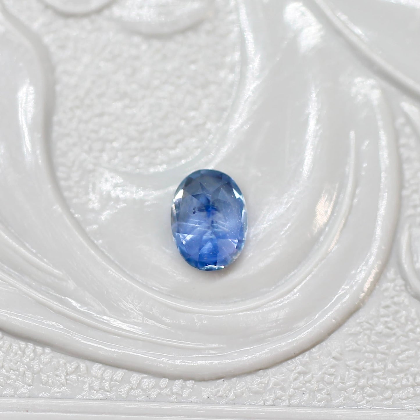 モンタナサファイア 0.22ct オーバルカット 3.6mm×2.6mm×1.9mm  【MJ2634】