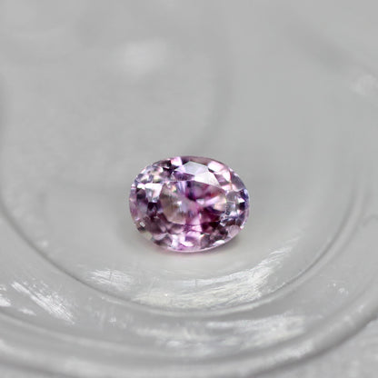 バイカラーサファイア 0.21ct オーバルカット 3.8mm×3mm 【MJ2463】