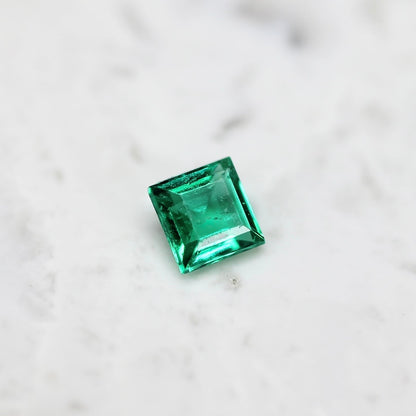 エメラルド 0.10ct スクエアカット 2.9mm×2.9mm×1.8mm【MJ2675】