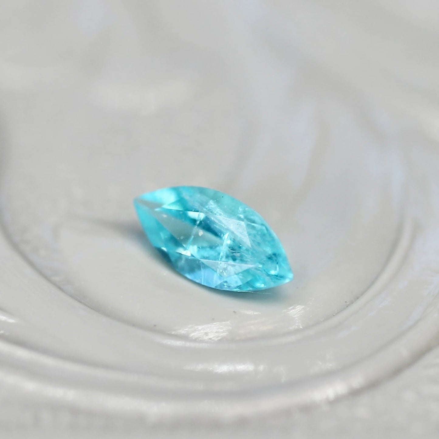 パライバトルマリン 0.165ct ブラジル産 マーキスカット 5.3mm×2.6mm×2.1mm【MJ2719】