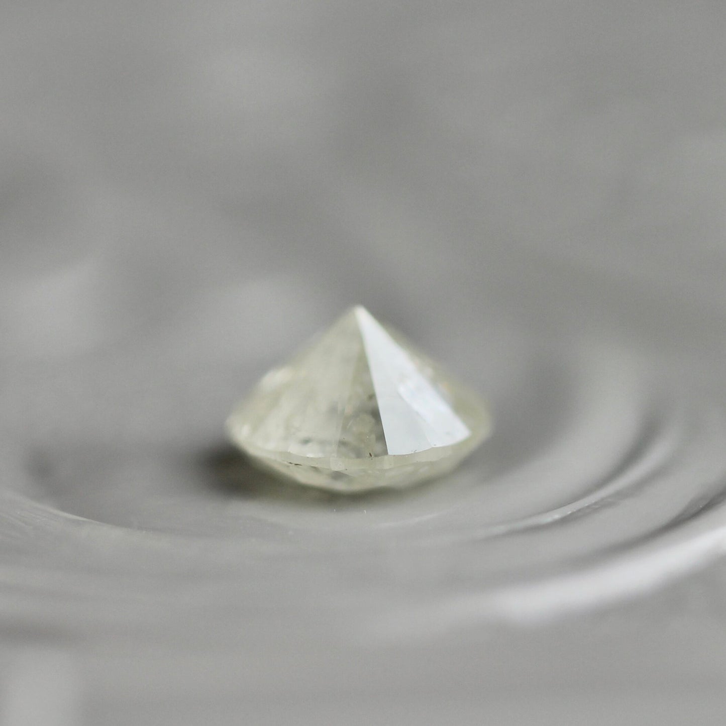 ソルトアンドペッパーダイヤモンド 0.3ct 4.2mm 【MJ2444】