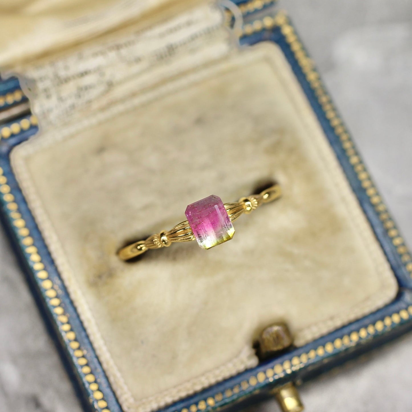 パーティーカラードトルマリン 0.50ct エメラルドカット 5.1mm×4.1mm×2.7mm【MJ2663】