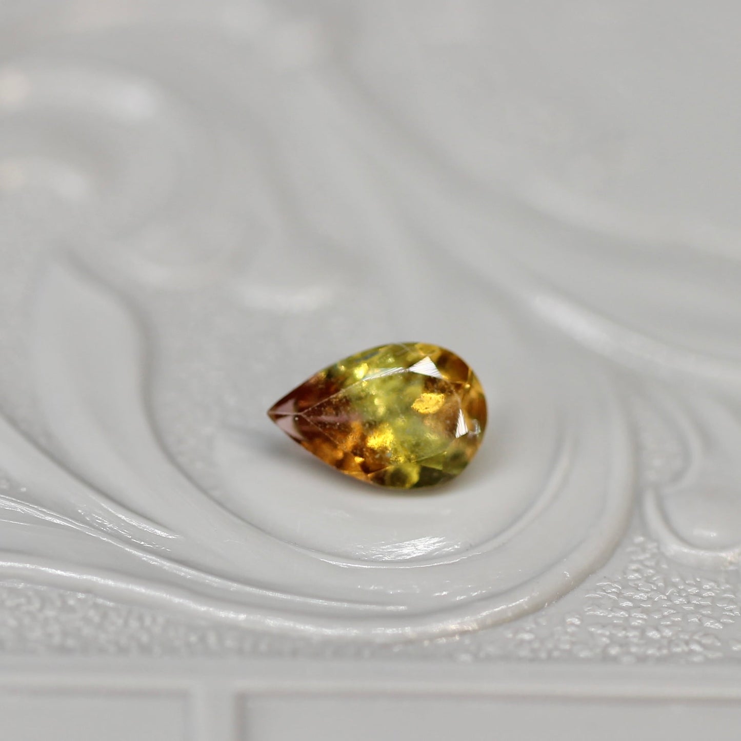 ペアシェイプ パーティーカラード トルマリン 0.45ct  6.0mm×4.0mm×2.6mm【MJ2571】