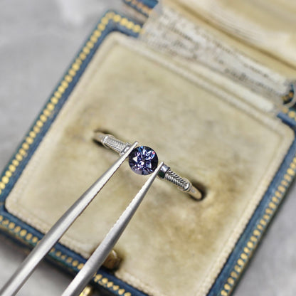 ベキリーブルーガーネット 0.39ct ラウンドカット  4.3mm×4.3mm×2.9mm【MJ2562】