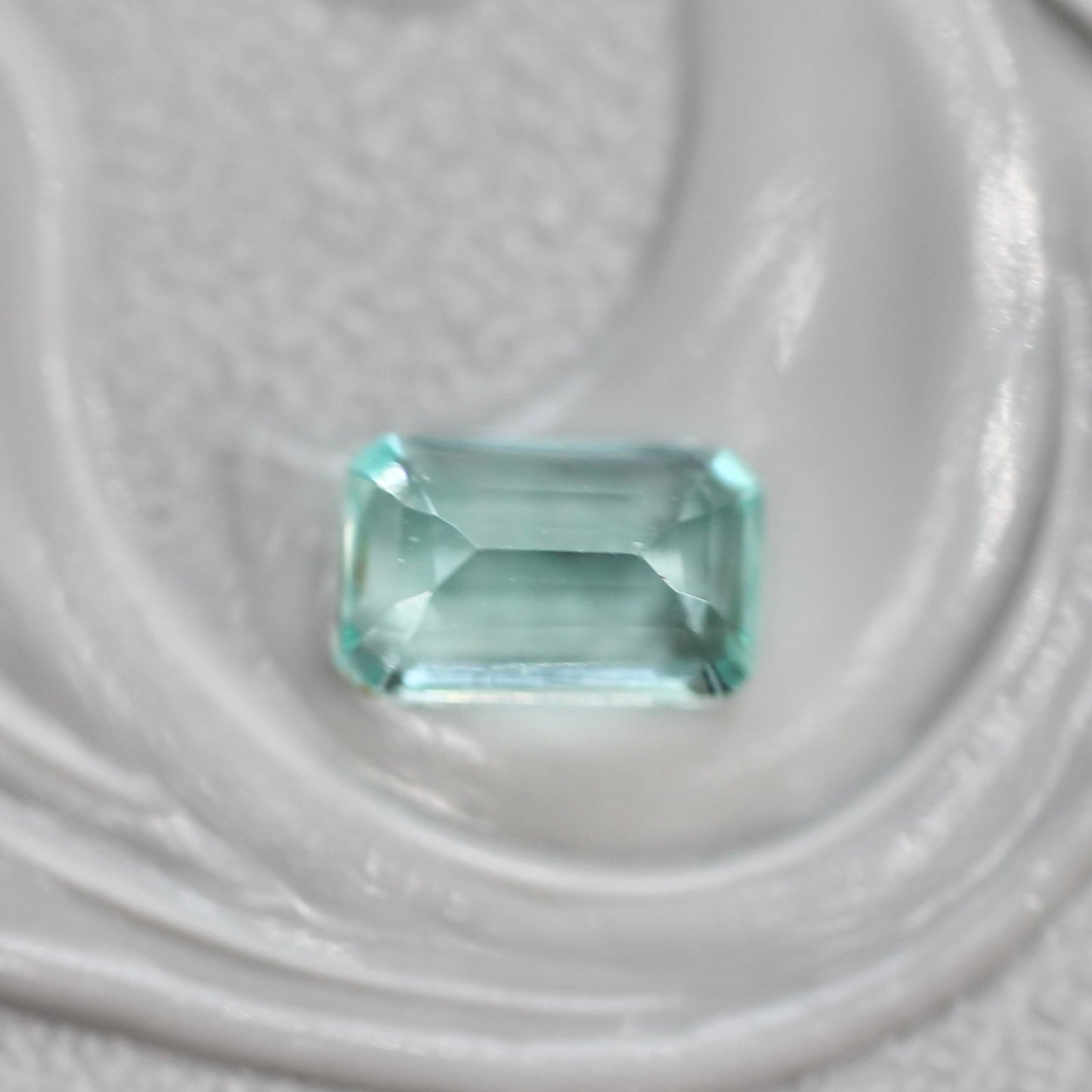 パライバカラーベリル 0.27ct エメラルドカット 5.2mm×3.3mm×2.5mm【MJ2716】