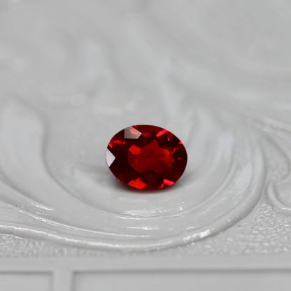 レッドラブラドライト 0.32ct オーバルカット 5.2mm×4.2mm×3.0mm【MJ2698】