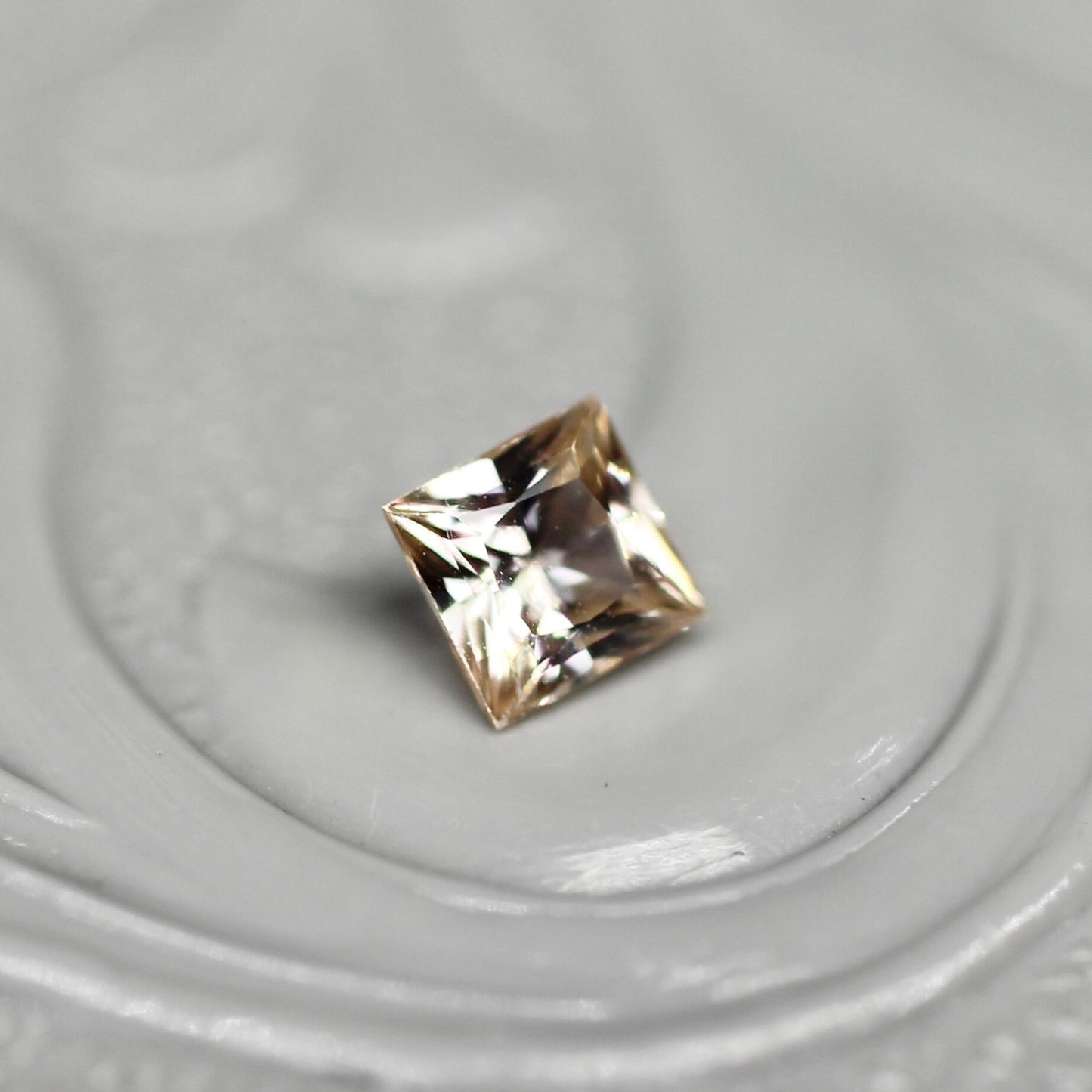 サファイア 0.19ct スクエアカット 3.1mm×3.1mm×2.2mm【MJ2687】