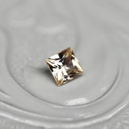 サファイア 0.19ct スクエアカット 3.1mm×3.1mm×2.2mm【MJ2687】