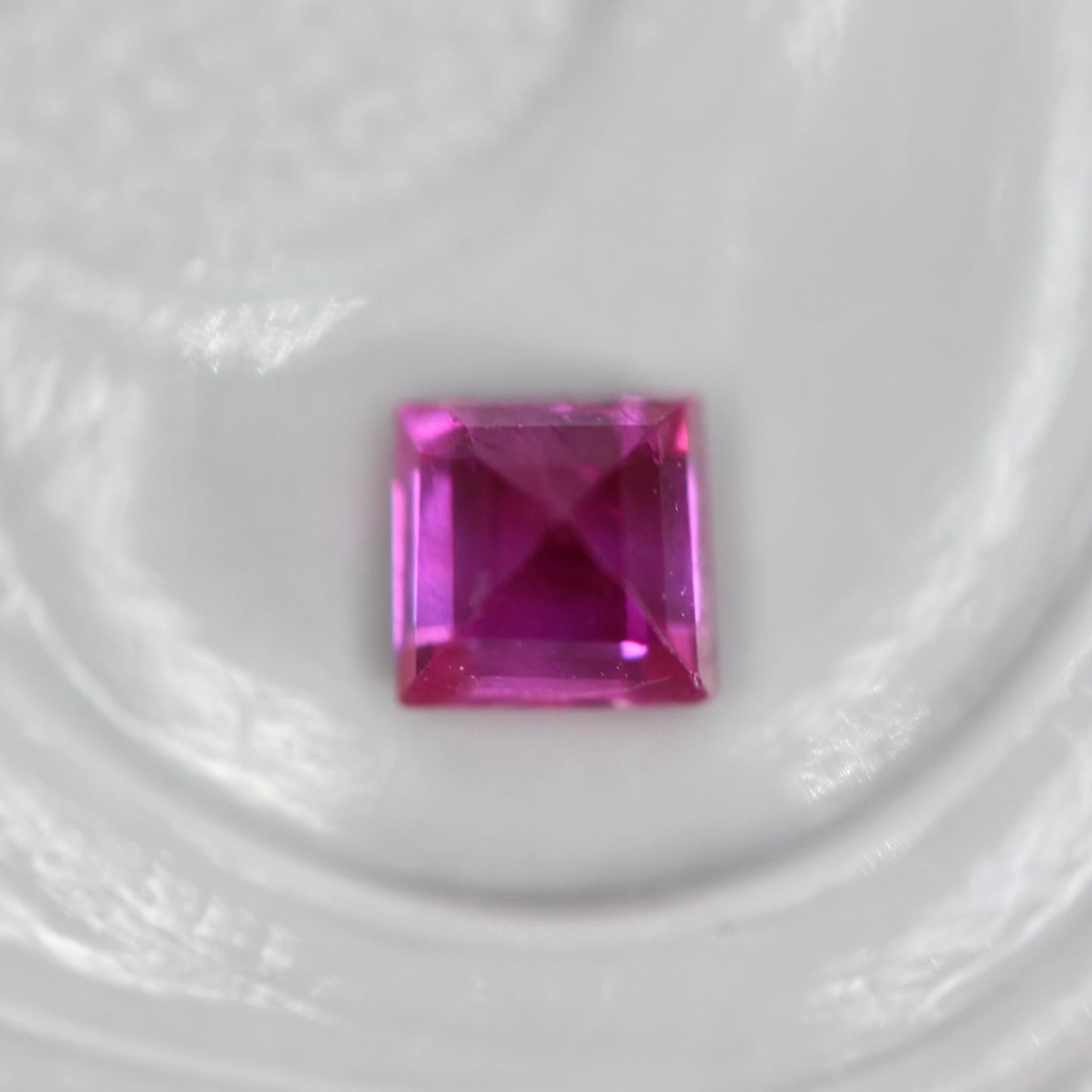 ルビー 0.15ct スクエアカット 2.5mm×2.5mm×2.0mm【MJ2750】