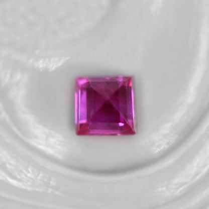 ルビー 0.15ct スクエアカット 2.5mm×2.5mm×2.0mm【MJ2750】