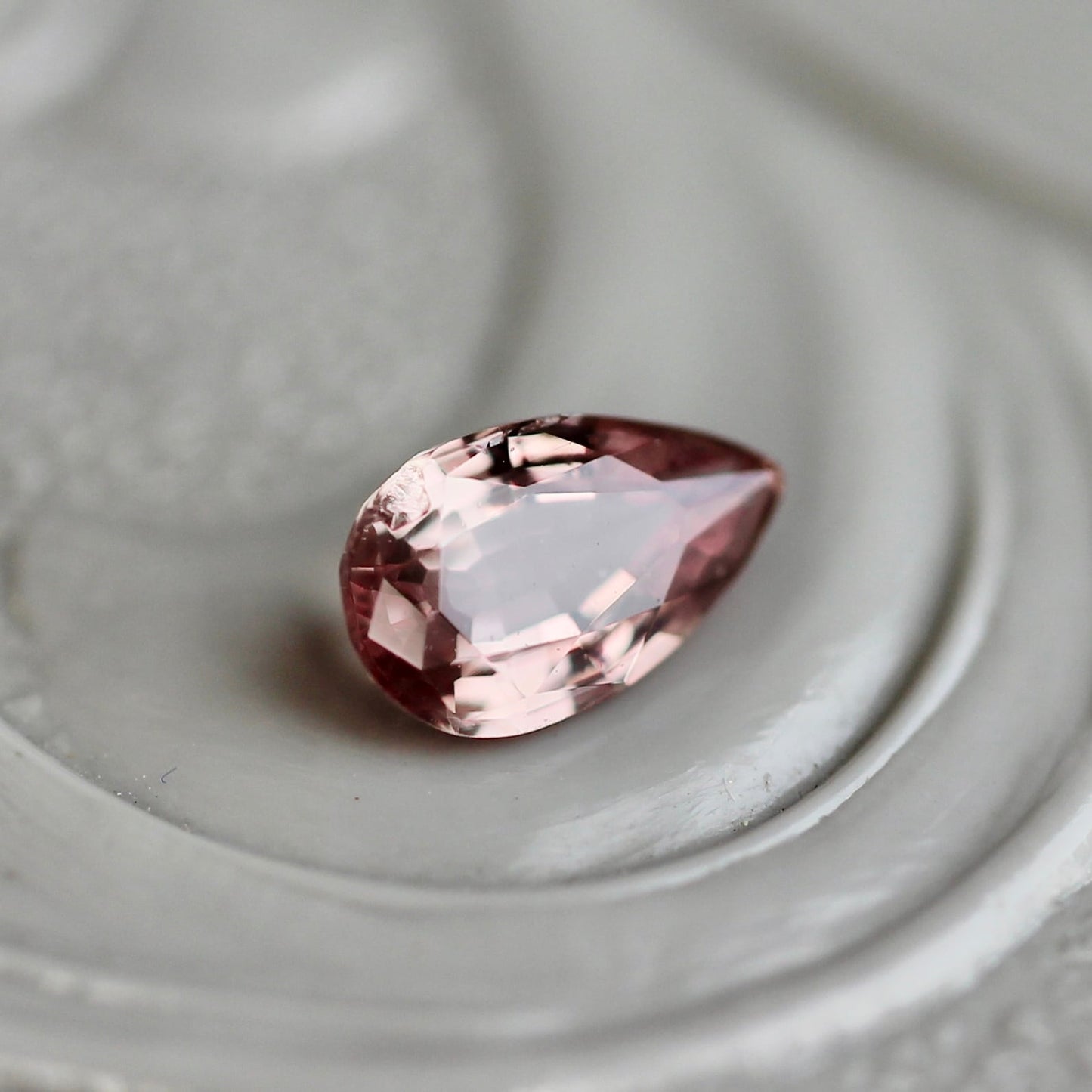 パパラチアサファイア 0.248ct 3mm×5mm ペアシェイプカット ソーティング付き【MJ2430】