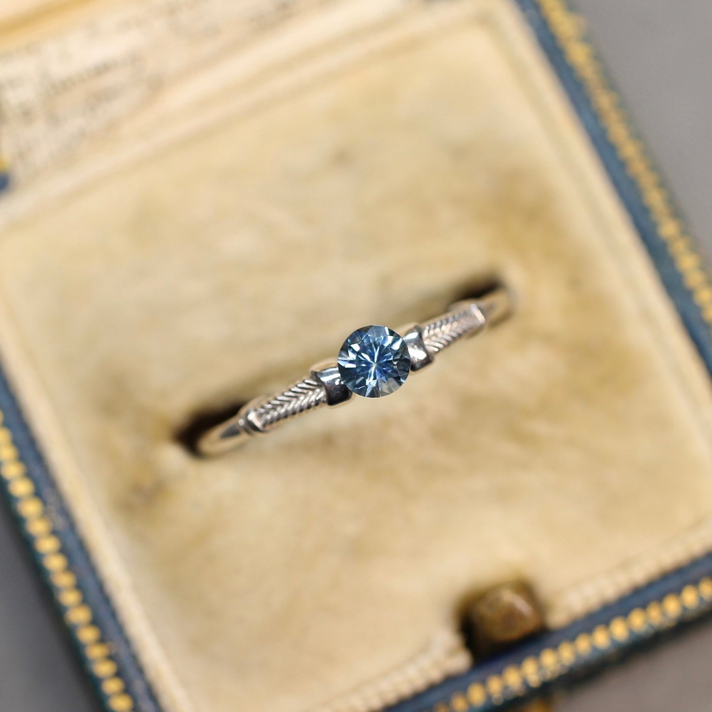 モンタナサファイア 0.25ct ラウンドカット 3.8mm×3.8mm×2.5mm アメリカ・モンタナ州産 紫陽花【MJ2598】