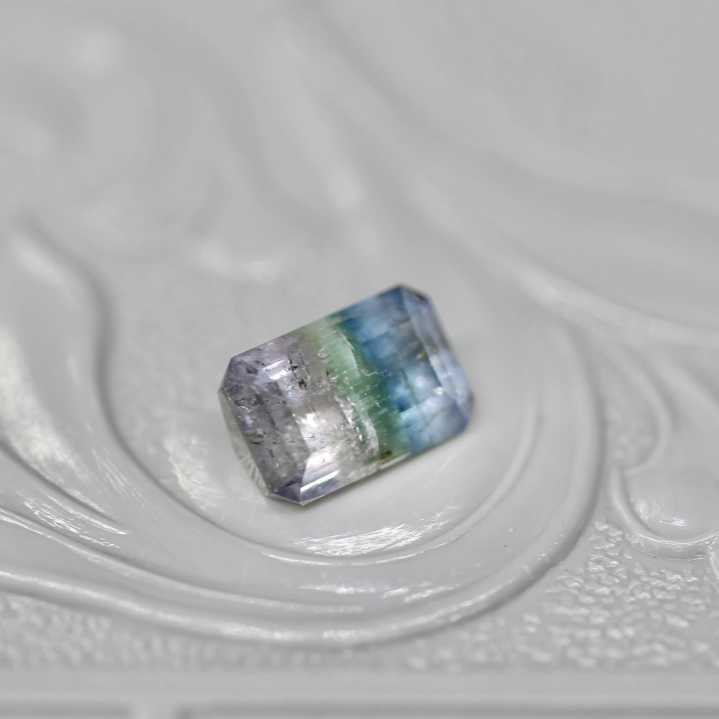 パーティーカラードトルマリン 0.74ct エメラルドカット 6.7mm×4.5mm×2.8mm【MJ2661】