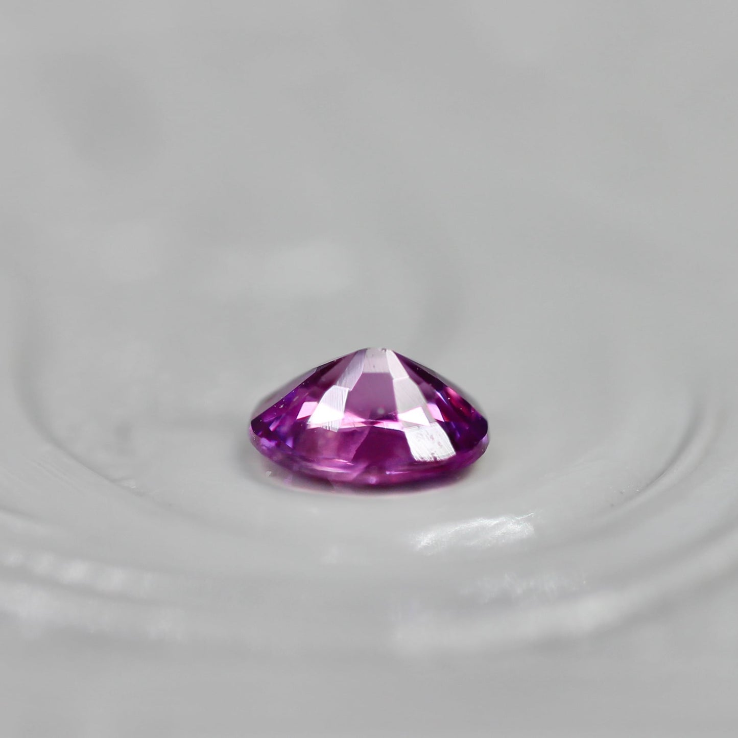 パープルサファイア 0.2ct オーバルカット 4mm×3.2mm 【MJ2462】