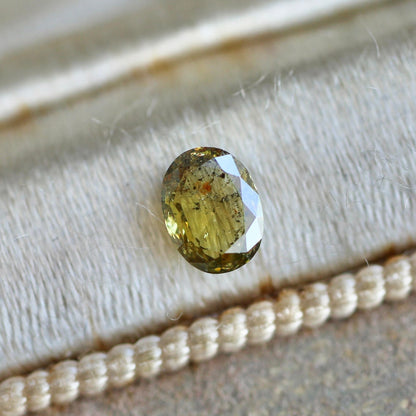 オーバルローズカット オリーブグリーンダイヤモンド 0.23ct 4.4mm×3.3mm-1.5mm 【MJ2472】