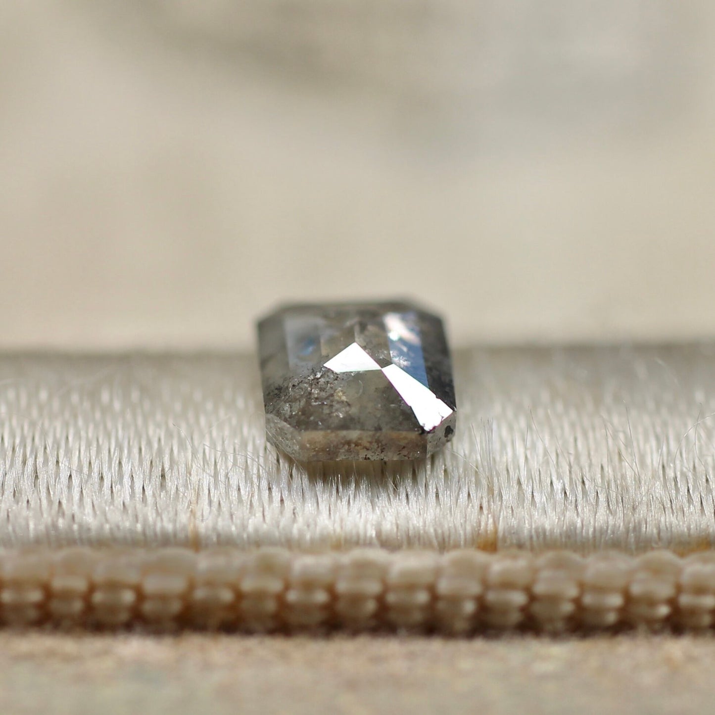 エメラルドローズカット ソルトアンドペッパーダイヤモンド 0.48ct 4.6mm×4.0mm-1.5mm 【MJ2491】