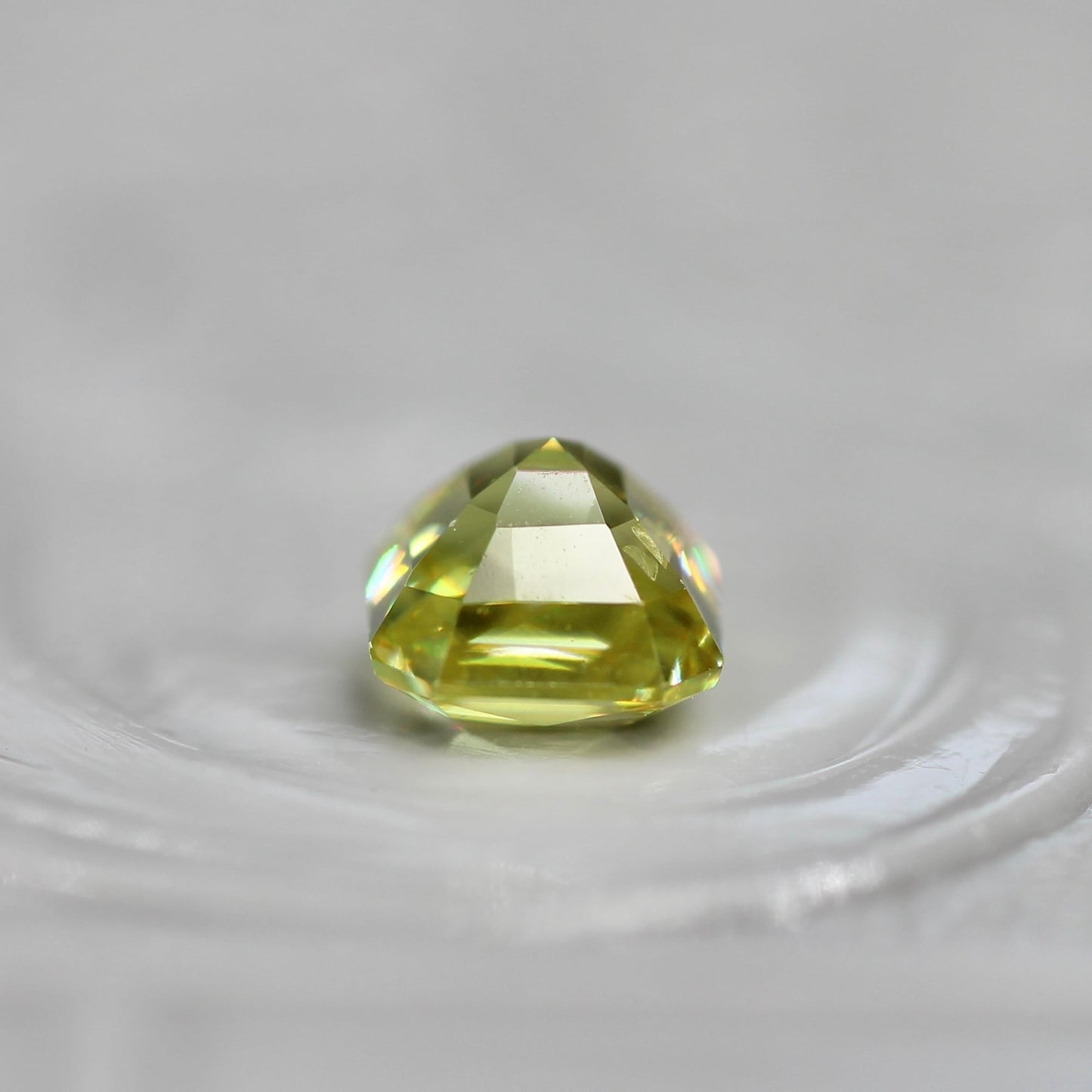 スフェーン 0.50ct ラディアントミックスカット 4.0mm×3.7mm×2.8mm【MJ2724】