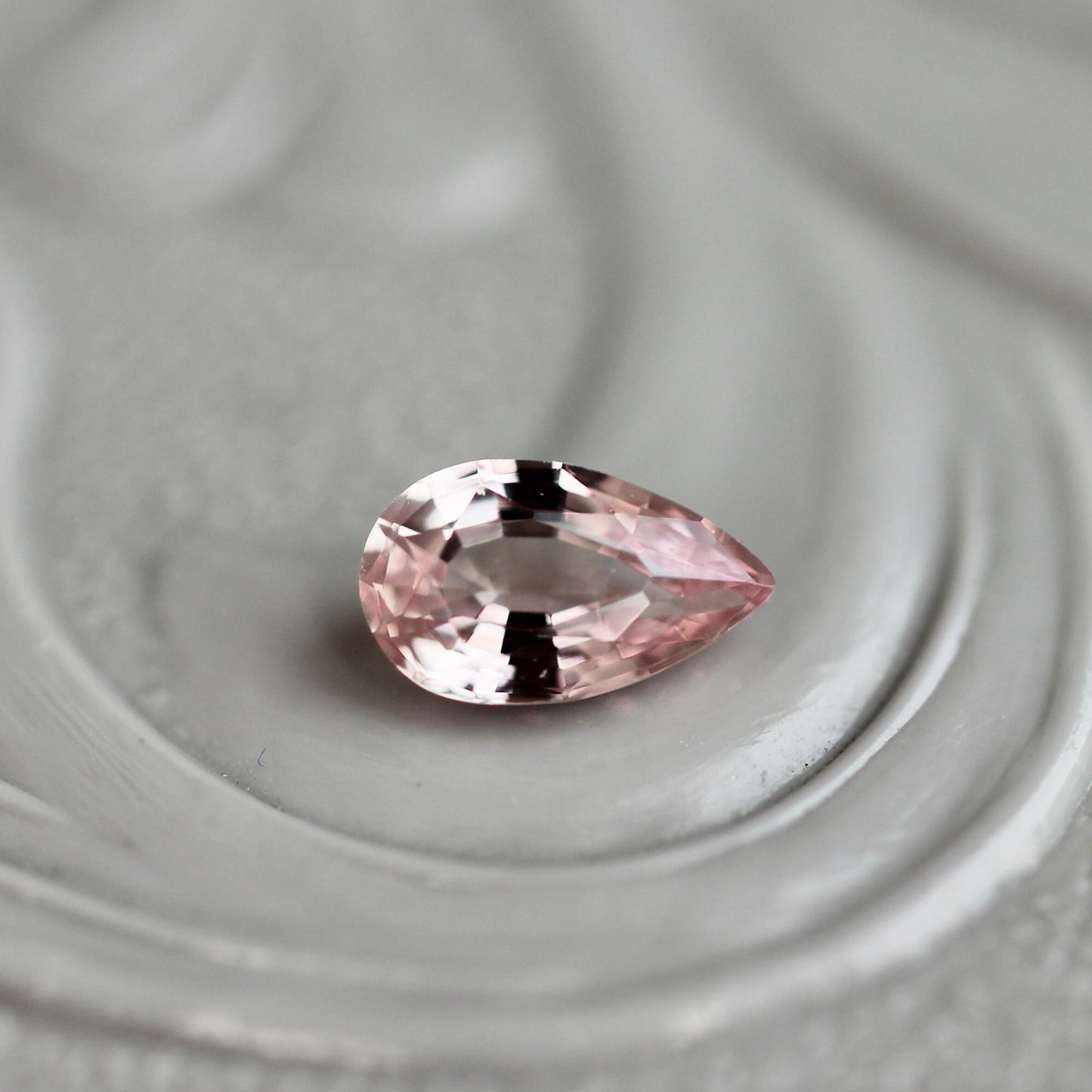 パパラチアサファイア 0.250ct 3mm×5mm ペアシェイプカット ソーティング付き【MJ2431】