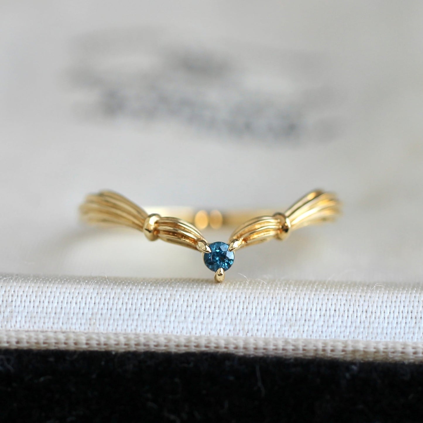 コバルトガーナイト 0.05ct アンティークVリング K18YG 【MJ2406】