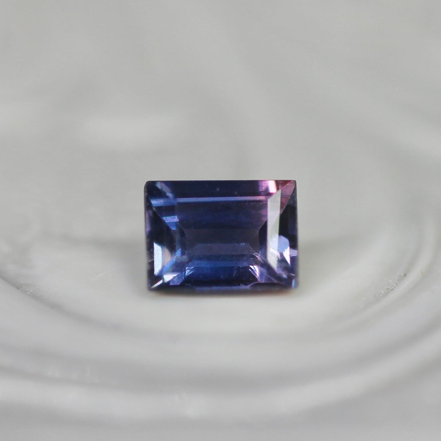 バイカラーサファイア 0.22ct スクエアカット 3.9mm×3.0mm×2.0mm【MJ2706】