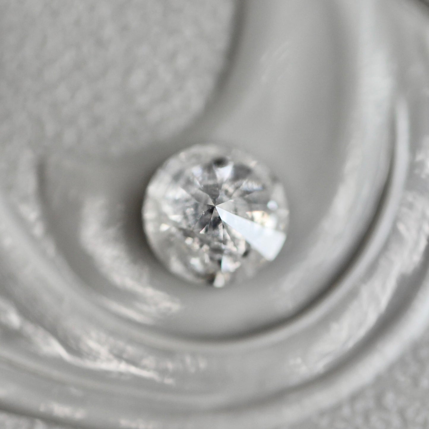 ソルトアンドペッパーダイヤモンド 0.24ct 3.8mm 【MJ2440】