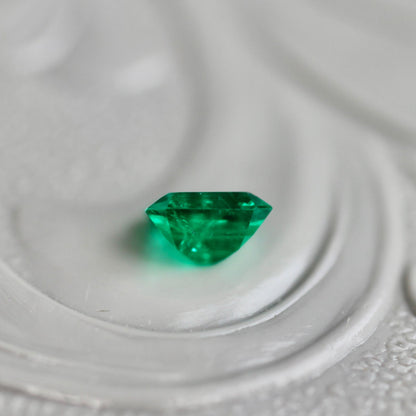 エメラルドカット エメラルド 0.19ct 3.8mm×3.2mm-2.1mm 【MJ2474】
