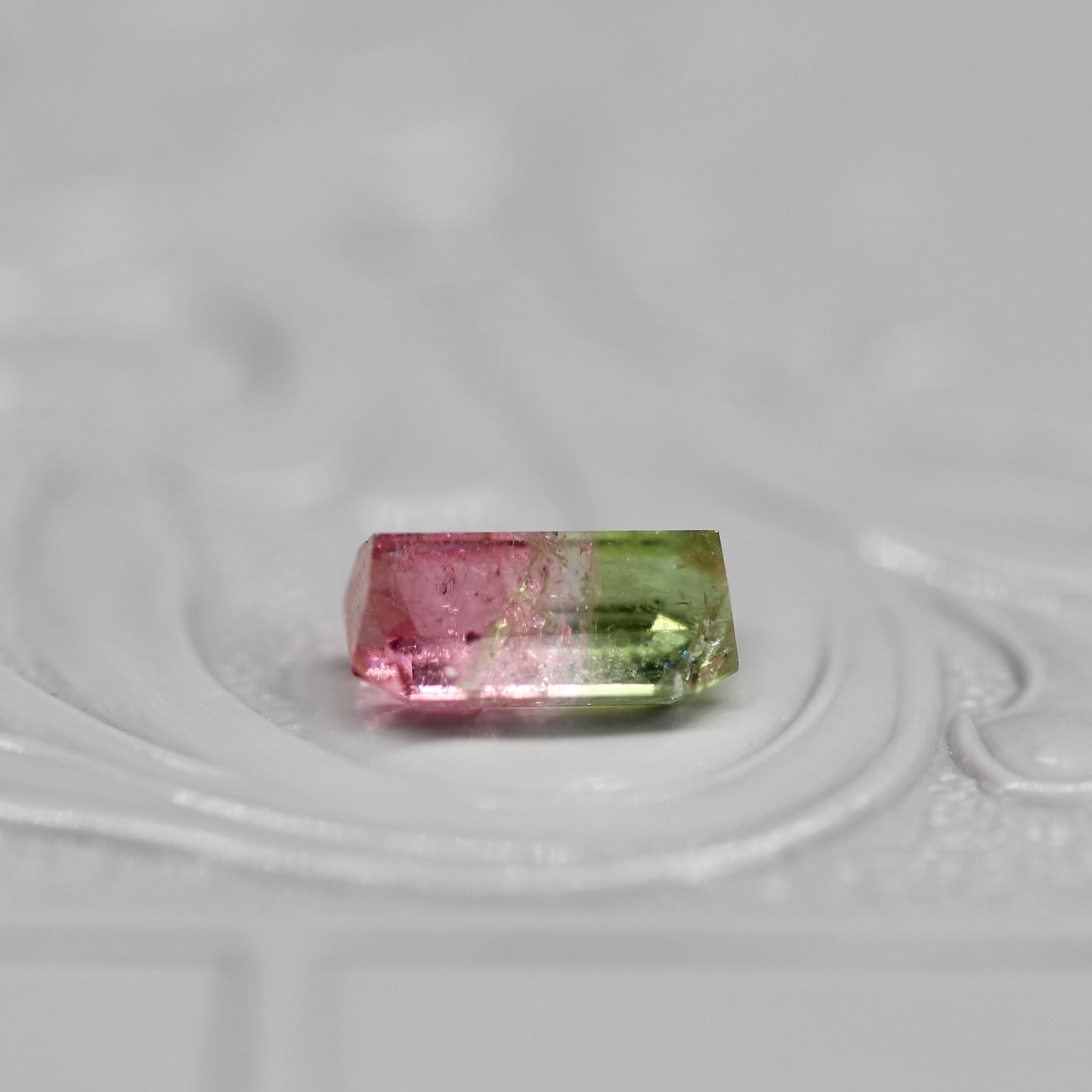 バイカラートルマリン 0.80ct エメラルドカット 7.2mm×4.2mm×3.2mm【MJ2656】