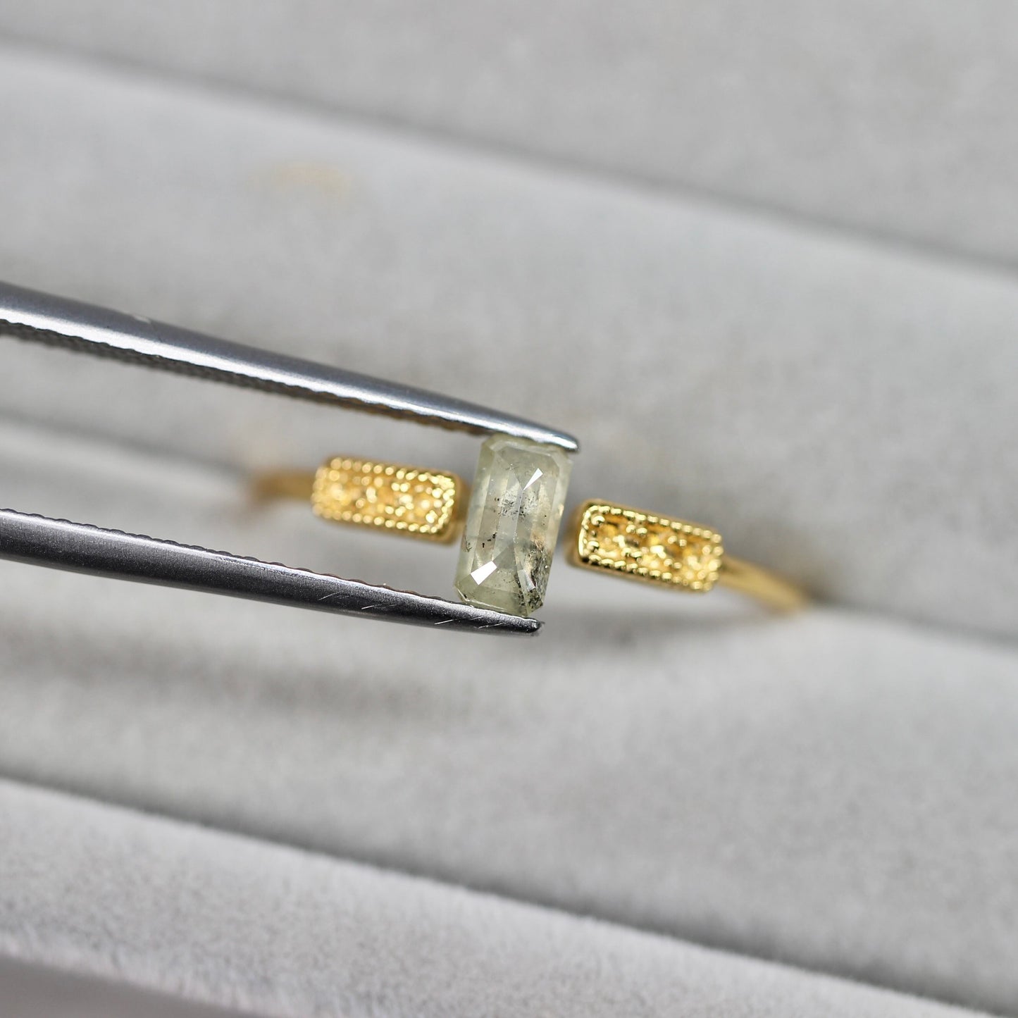 エメラルドローズカット ナチュラルダイヤモンド 0.38ct 5.2mm×2.6mm-1.3mm 【MJ2493】