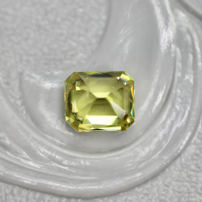 スフェーン 0.45ct ラディアントミックスカット 4.2mm×3.5mm×2.4mm【MJ2726】