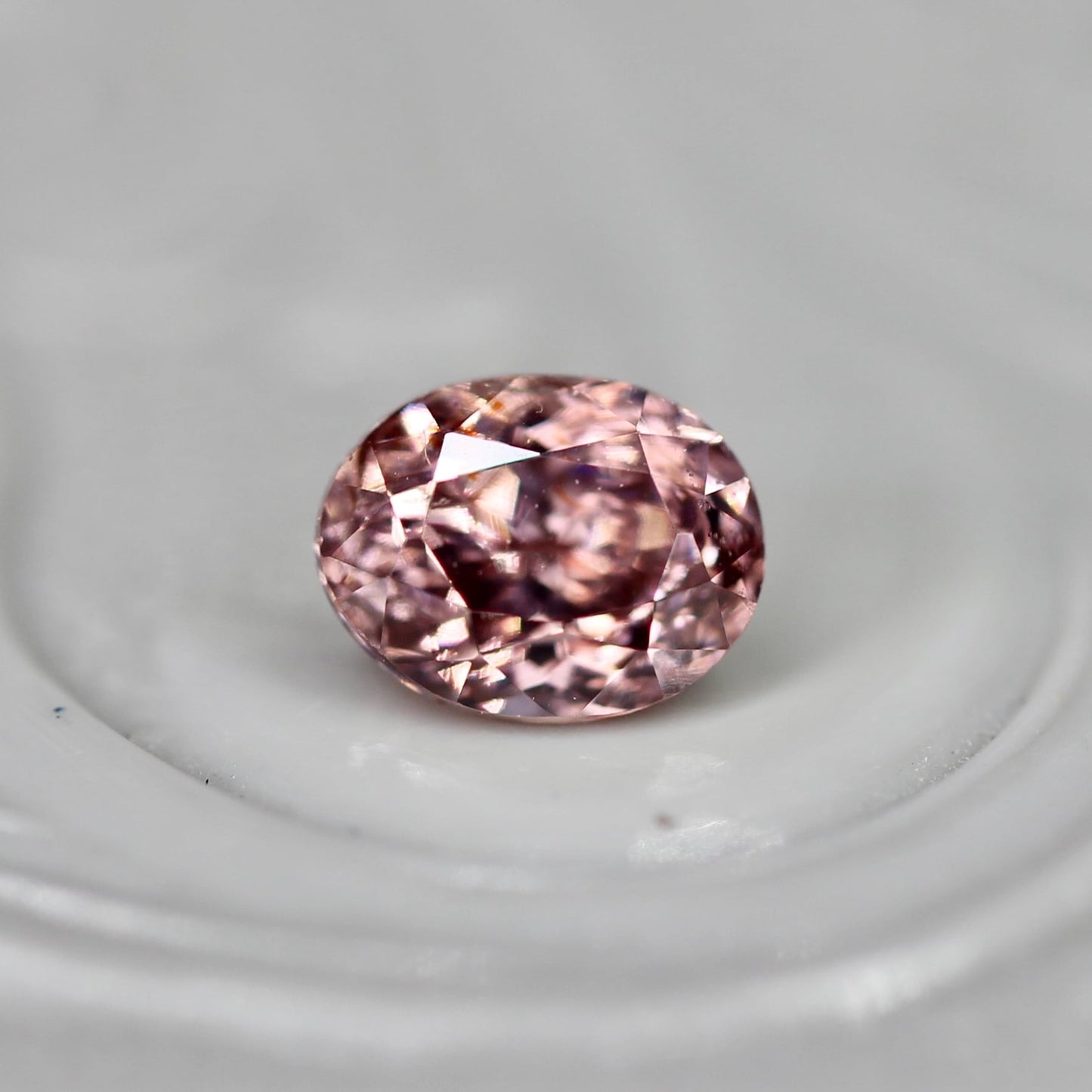 ピンクジルコン 0.50ct オーバルカット 4.8mm×3.9mm×3.1mm【MJ2705】