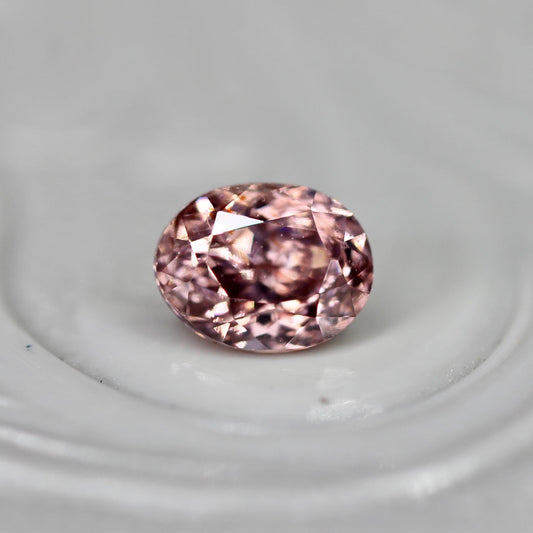 ピンクジルコン 0.50ct オーバルカット 4.8mm×3.9mm×3.1mm【MJ2705】