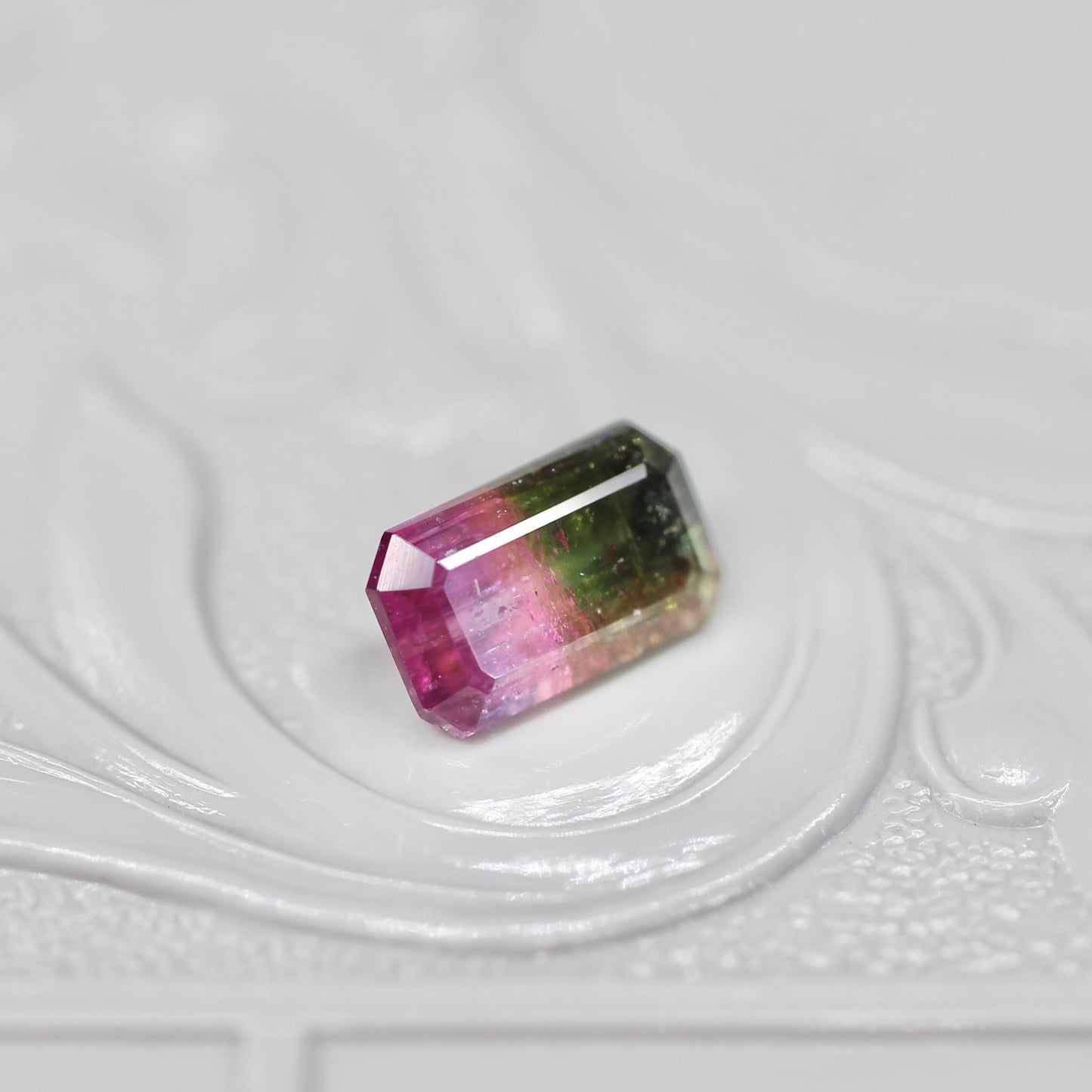 パーティーカラードトルマリン 0.92ct  エメラルドカット 7.2mm×4.4mm×3.4mm【MJ2665】
