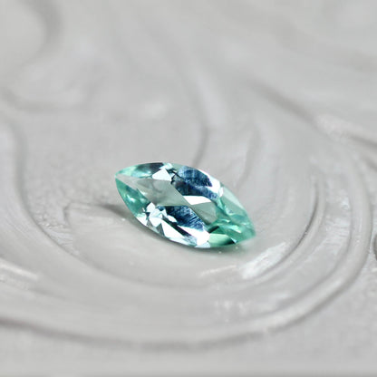 パライバカラーベリル 0.19ct マーキスカット 6.4mm×3.0mm×2.2mm【MJ2712】