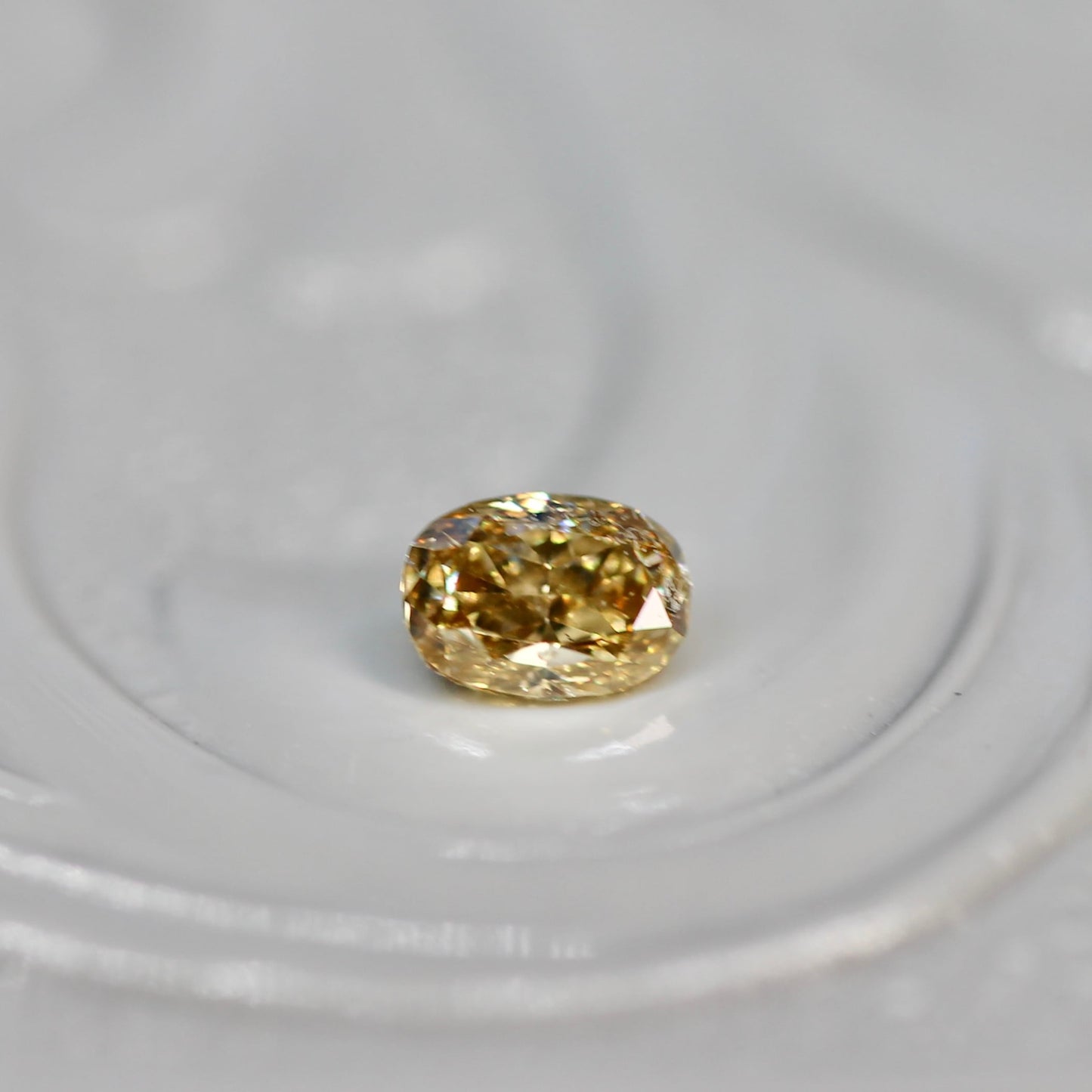 ブラウンダイヤモンド 0.12ct オーバルカット 3.5mm×2.5mm×1.9mm【MJ2629】