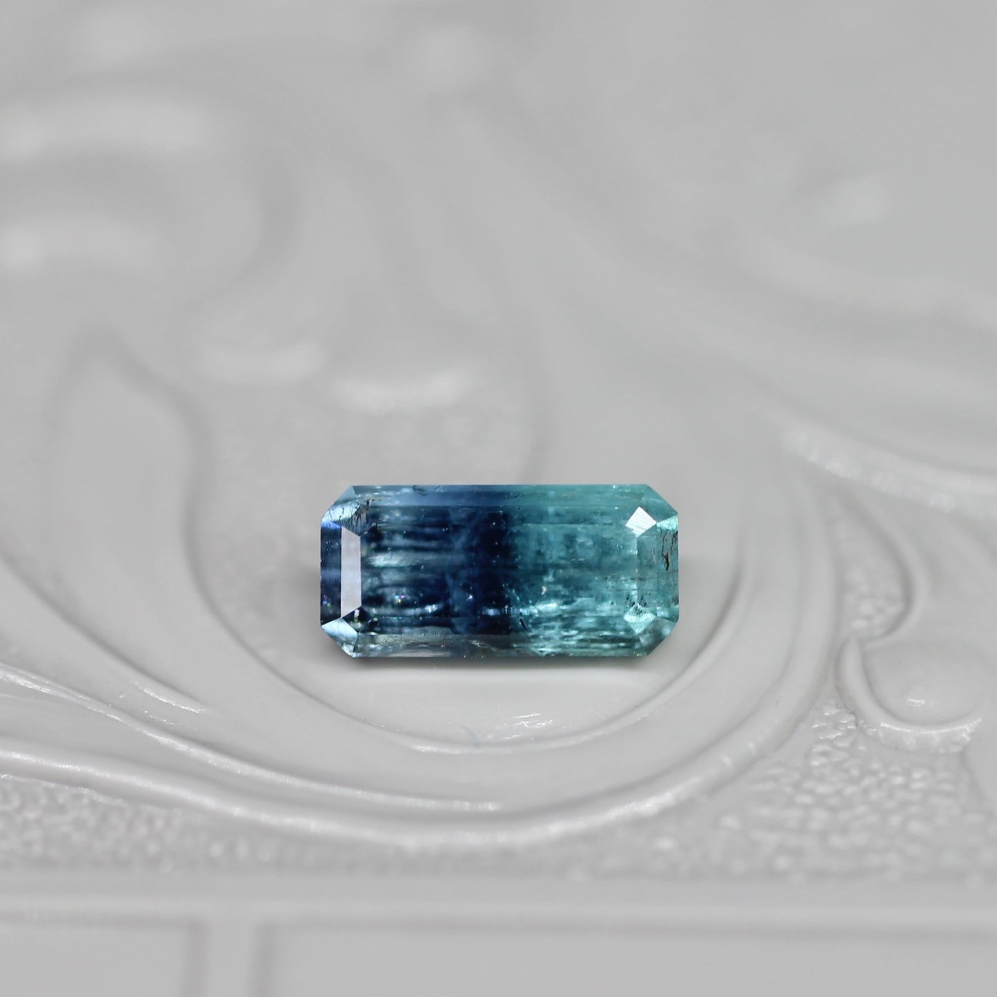 パーティーカラードトルマリン 0.77ct エメラルドカット 7.5mm×3.6mm×5.0mm【MJ2651】