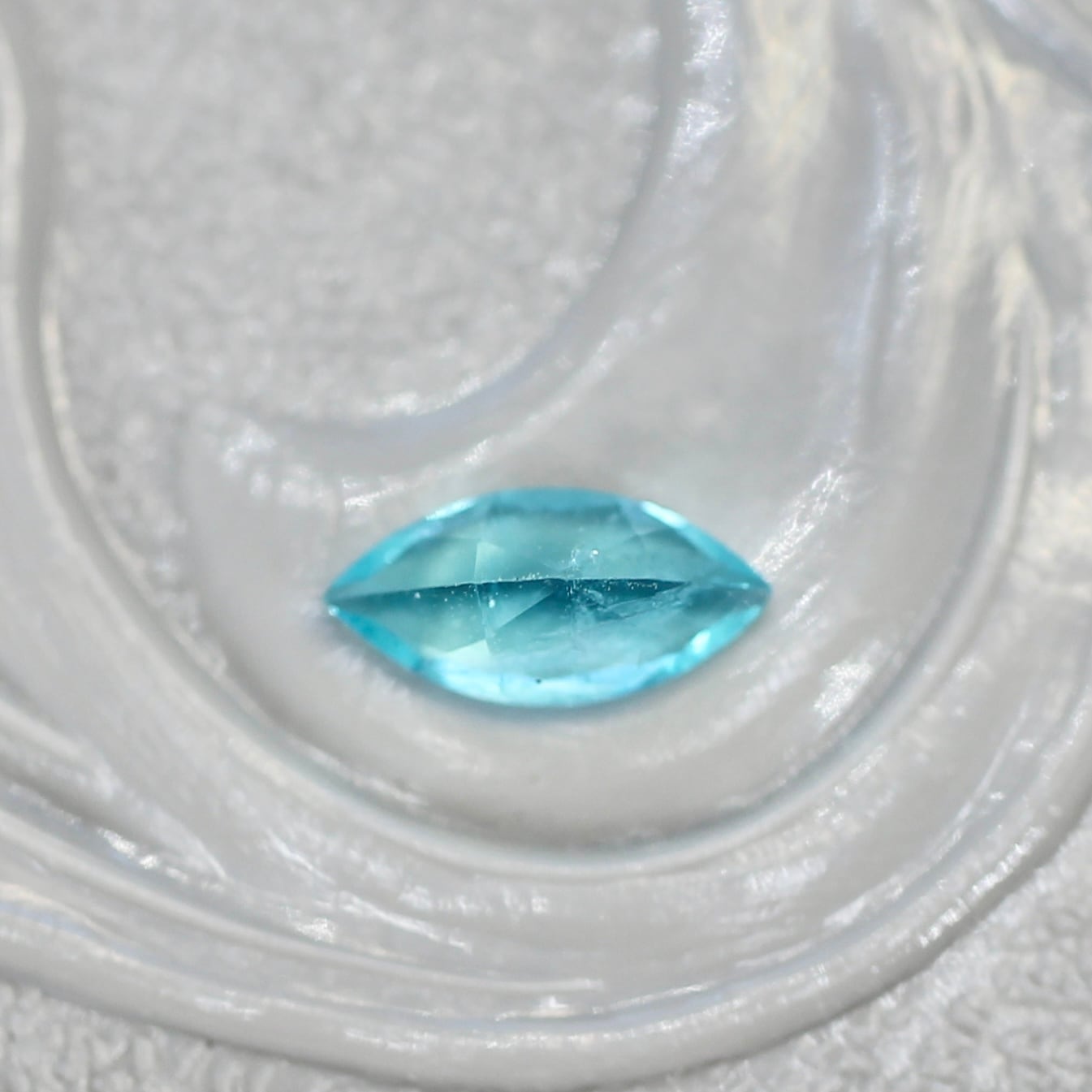 パライバトルマリン 0.165ct ブラジル産 マーキスカット 5.3mm×2.6mm×2.1mm【MJ2719】