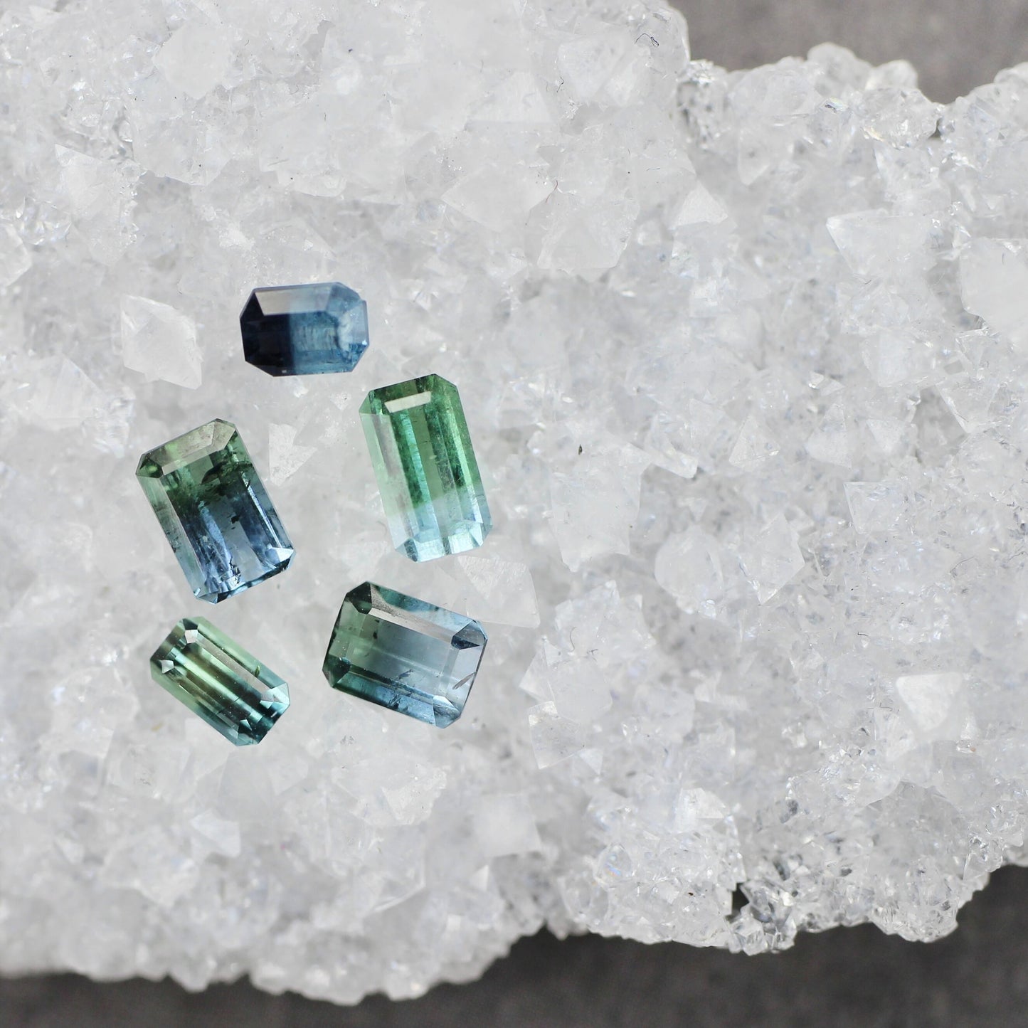 バイカラートルマリン 1.07ct エメラルドカット 7.0mm×4.9mm×3.1mm【MJ2773】