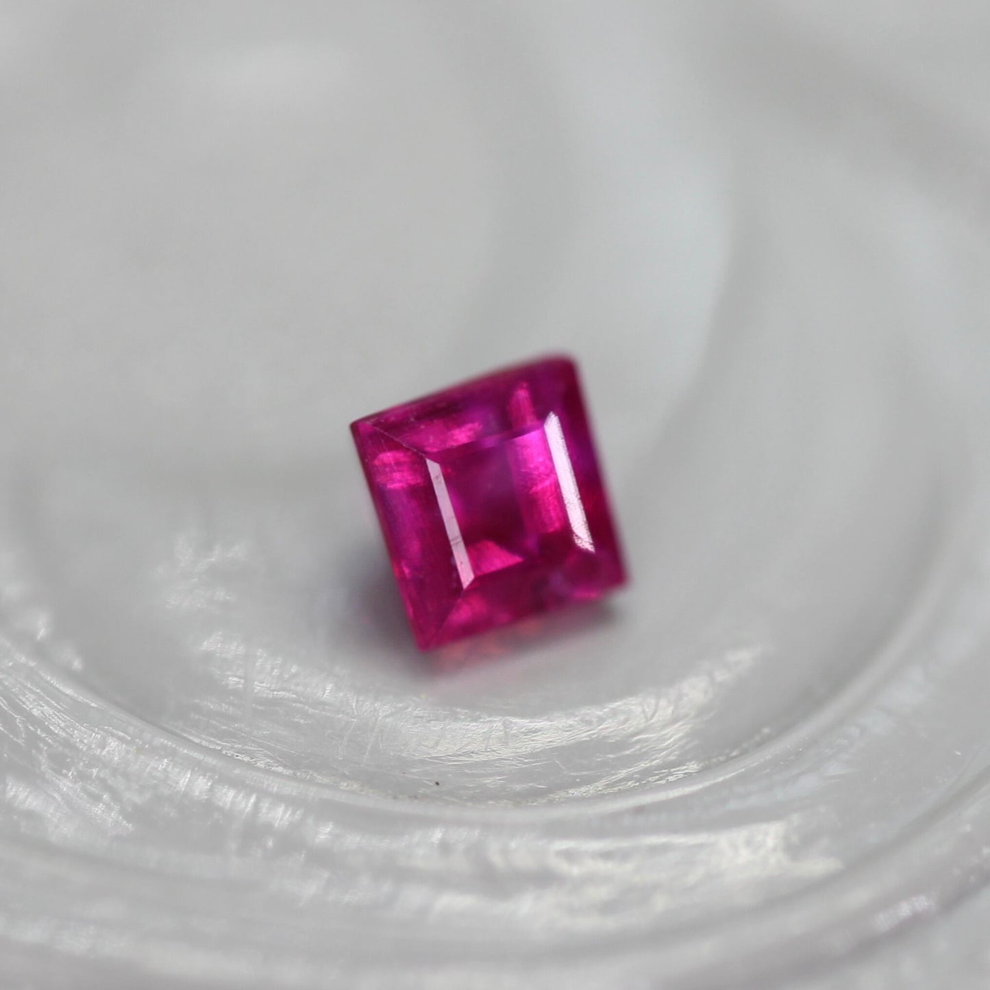 ルビー 0.15ct スクエアカット 2.5mm×2.5mm×2.0mm【MJ2750】