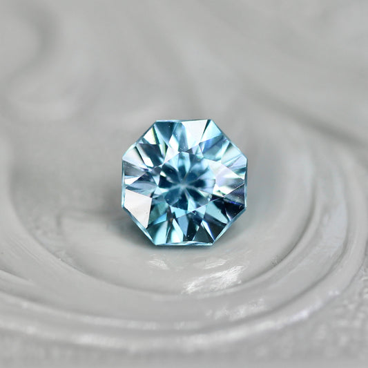 ブルージルコン 0.74ct オクタゴンカット 4.8mm×4.8mm×3.5mm【MJ2746】