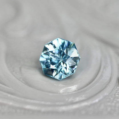 ブルージルコン 0.74ct オクタゴンカット 4.8mm×4.8mm×3.5mm【MJ2746】