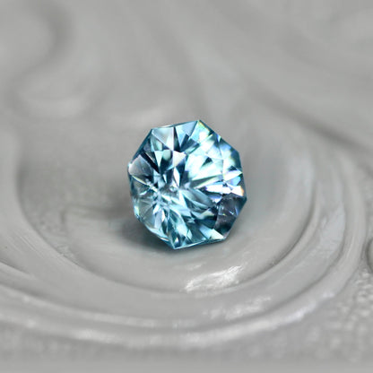 ブルージルコン 0.74ct オクタゴンカット 4.8mm×4.8mm×3.5mm【MJ2746】
