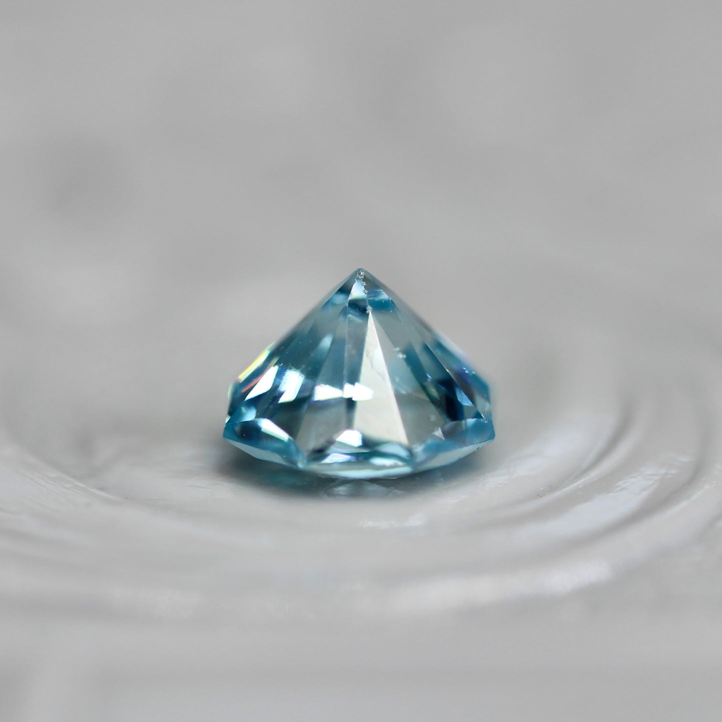 ブルージルコン 0.74ct オクタゴンカット 4.8mm×4.8mm×3.5mm【MJ2746】