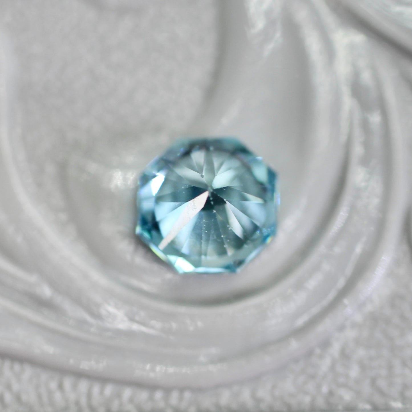 ブルージルコン 0.74ct オクタゴンカット 4.8mm×4.8mm×3.5mm【MJ2746】